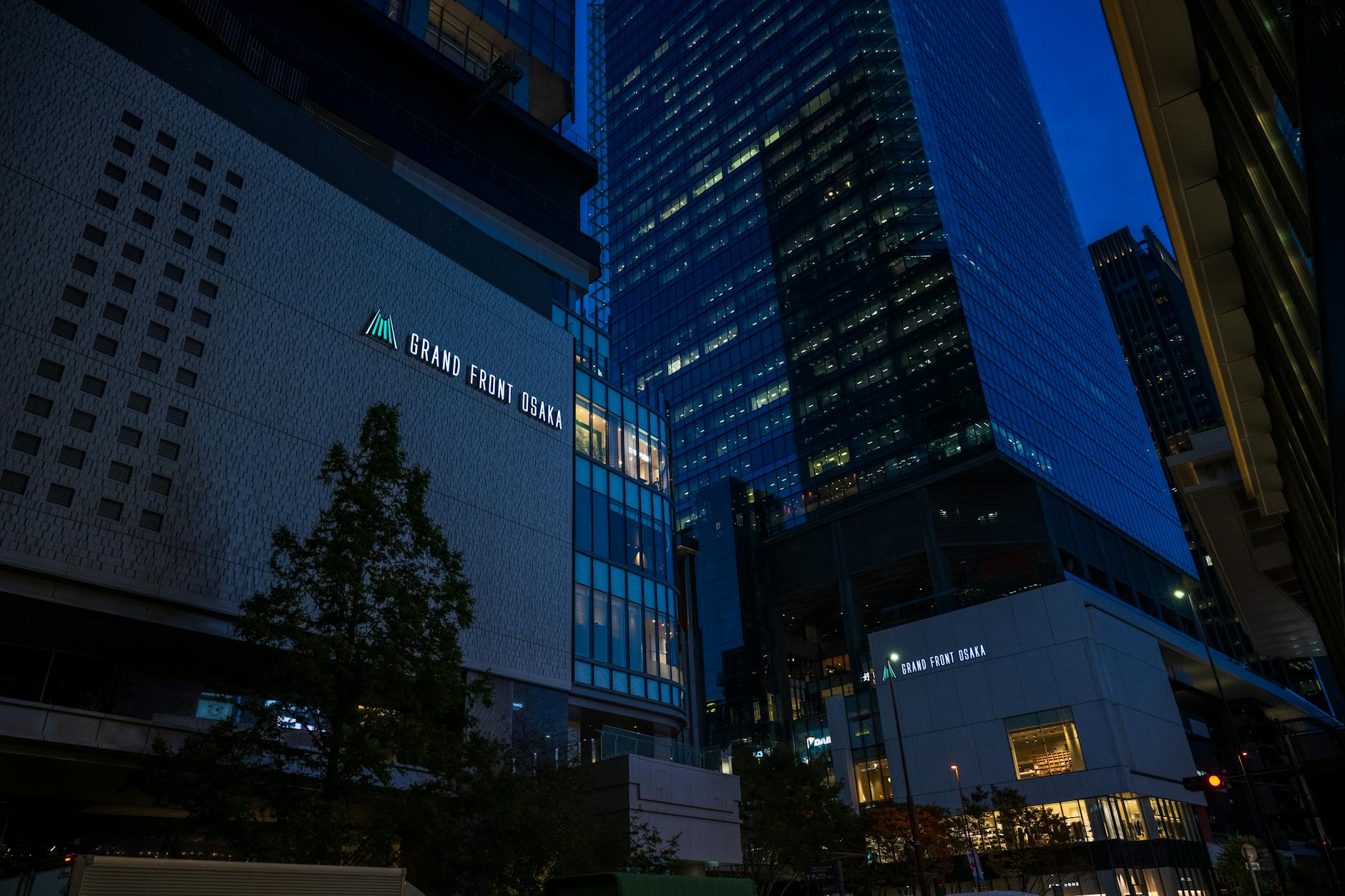 Hours architecture at night