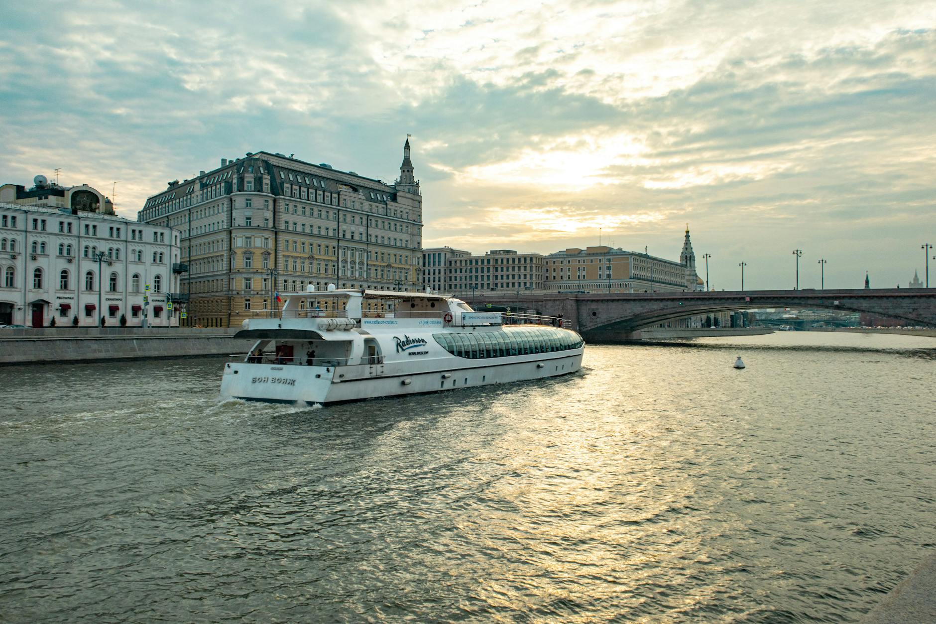 HALF DAY MOSCOW CITY TOUR + RADISSON RIVER CRUISE architecture at night