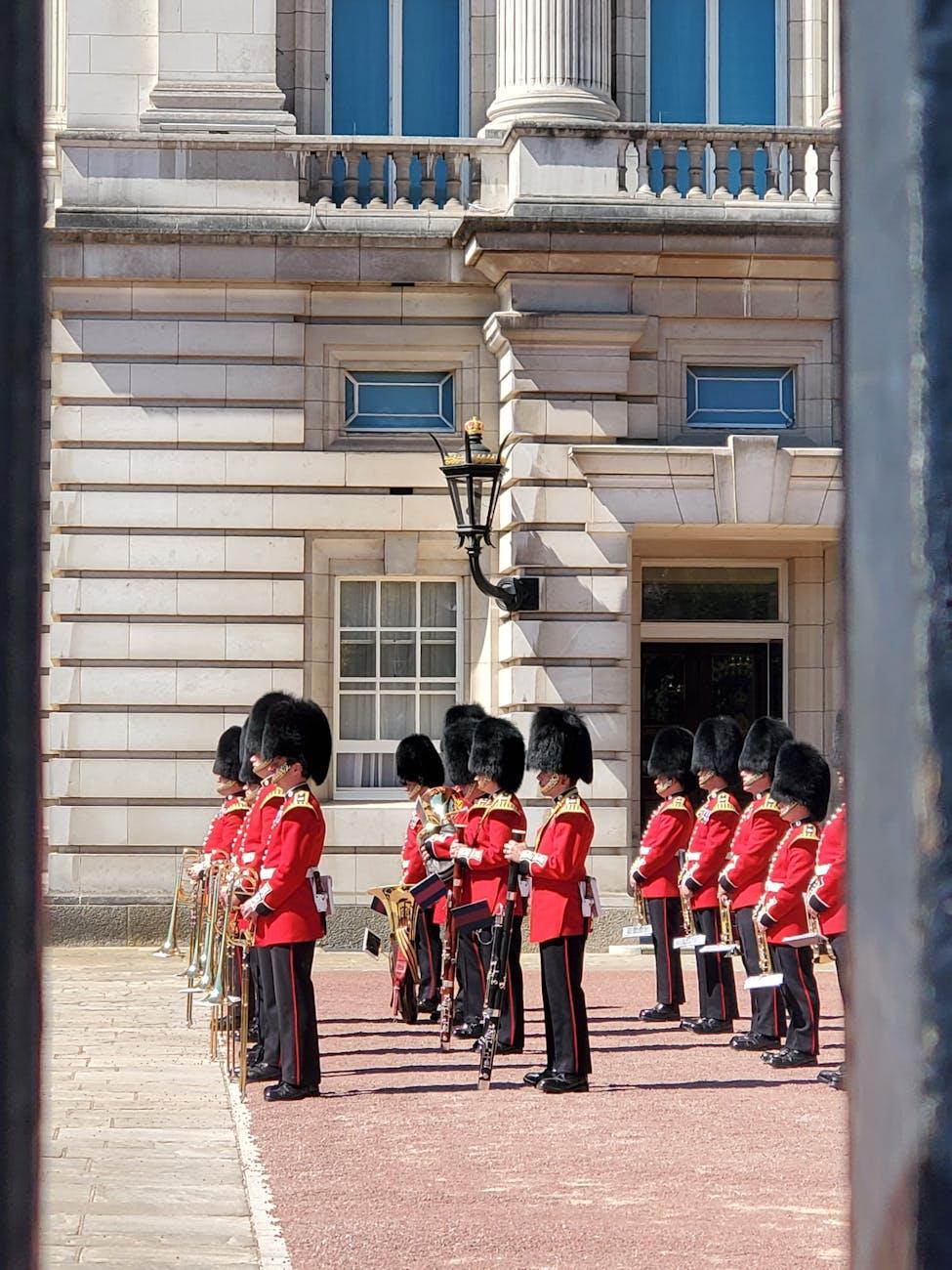 Buckingham Palace Changing Guards — UK