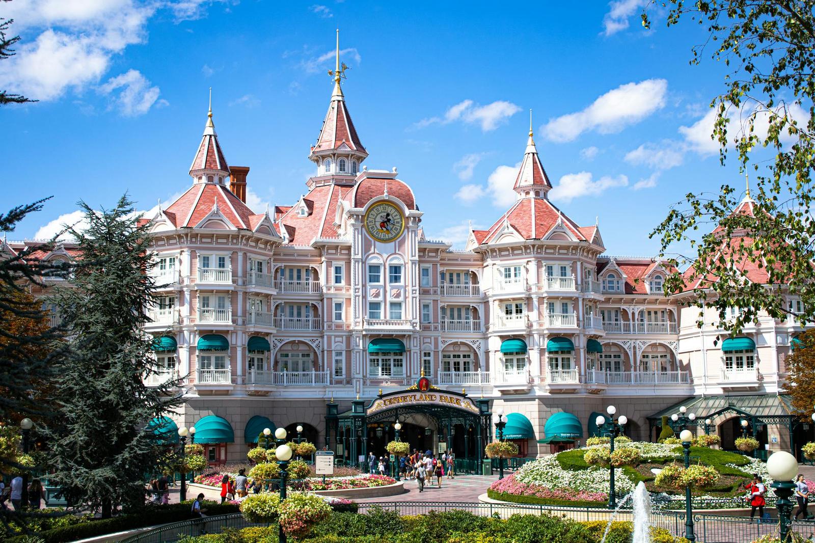 Full Day Disneyland on day 8, Netherlands + Belgium + France + Switzerland