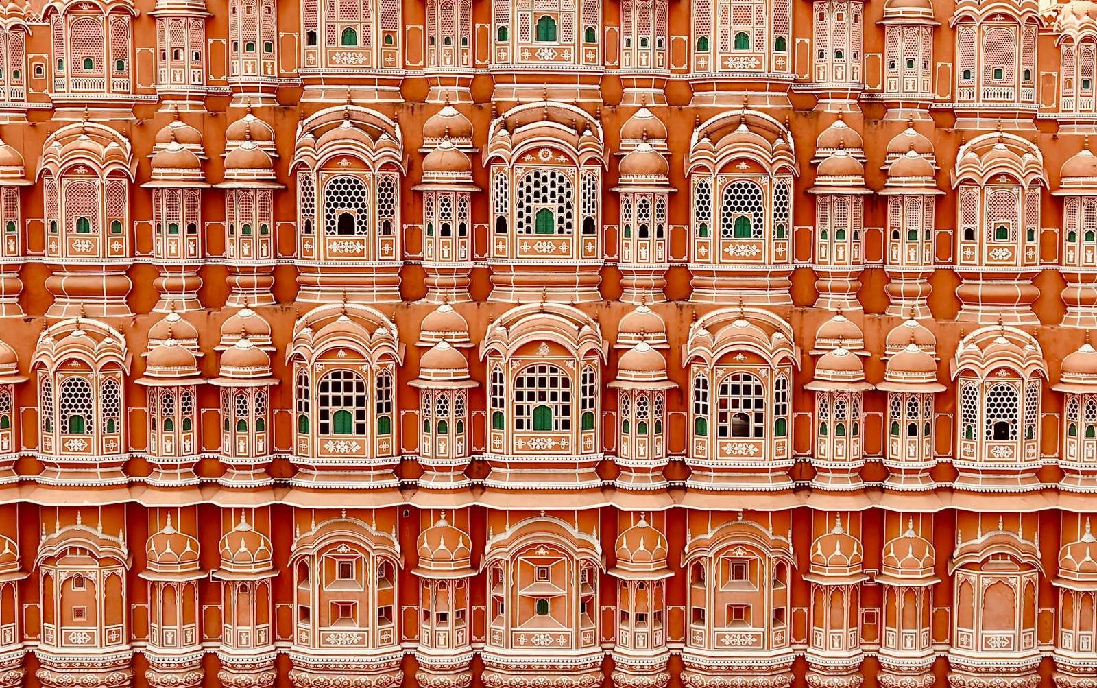 Iconic Hawa Mahal facade in Jaipur, India