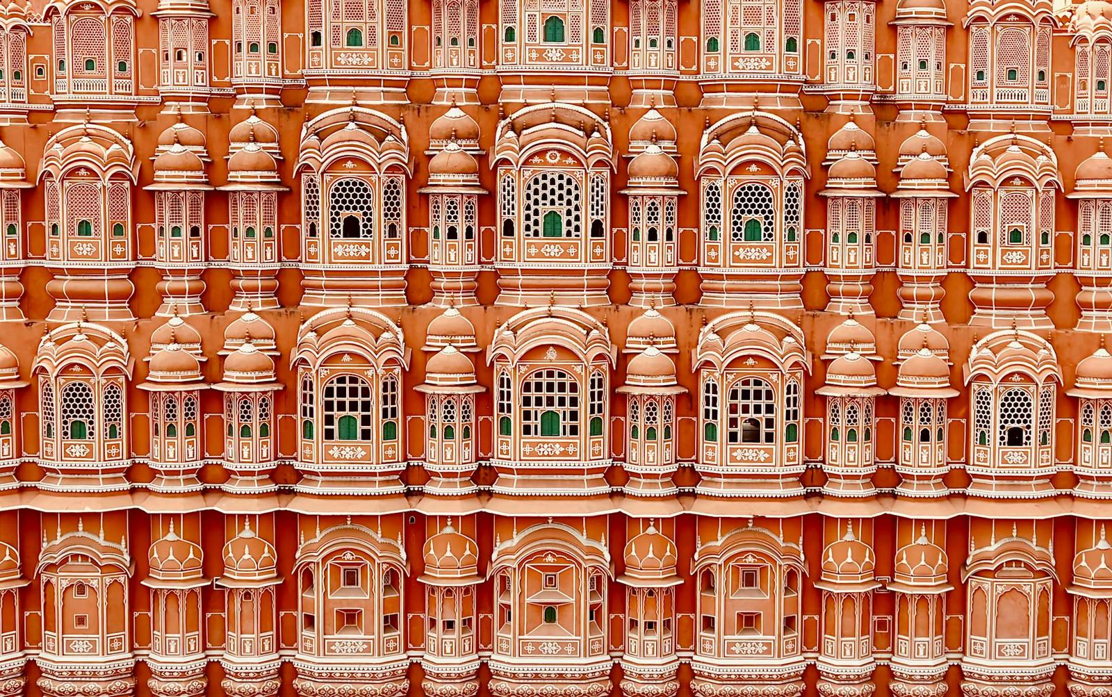 Iconic Hawa Mahal facade in Jaipur, India