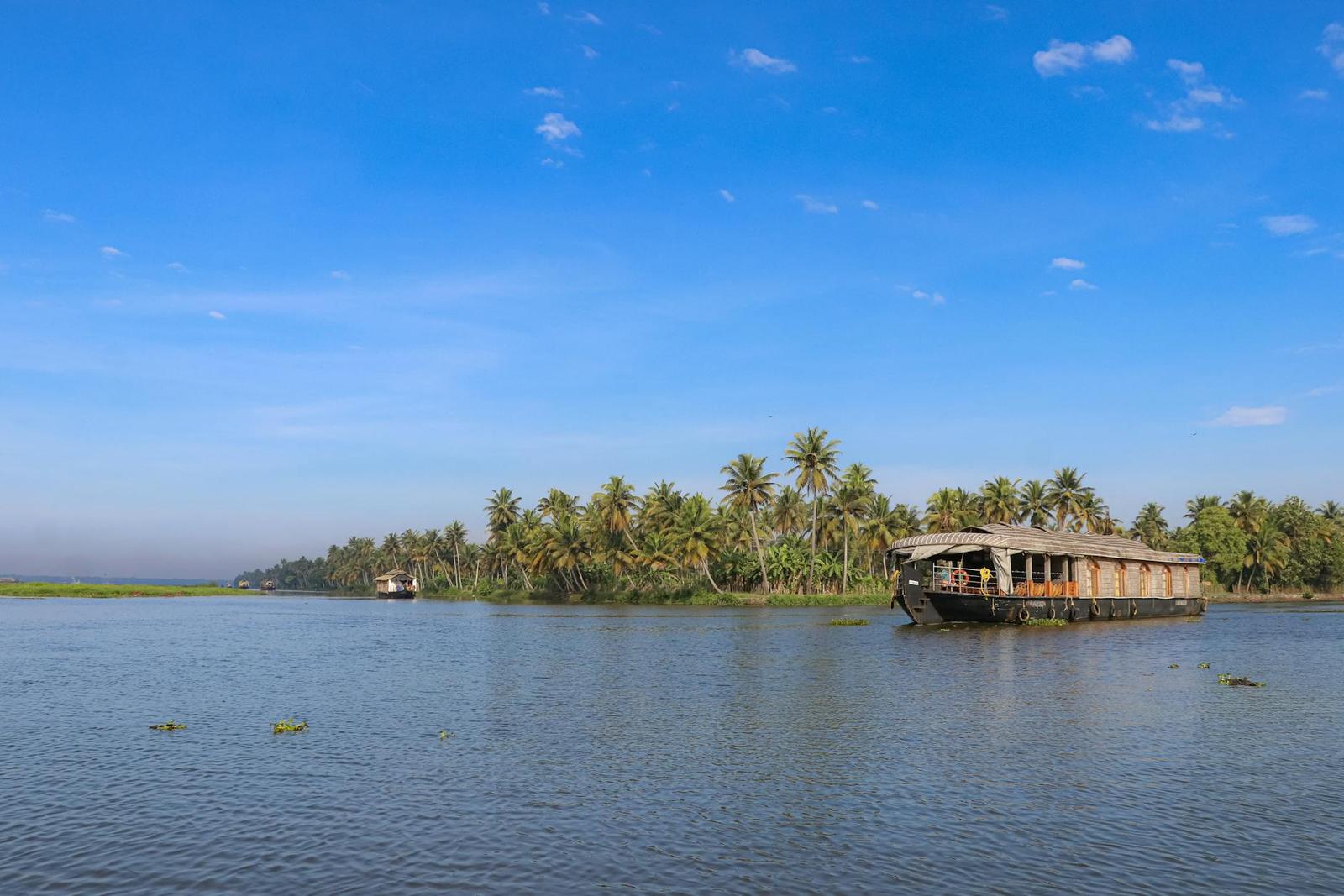 Kumarakom houseboat — Alleppey, India