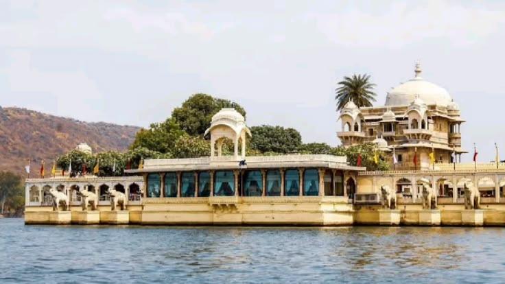 Jag Mandir island gala