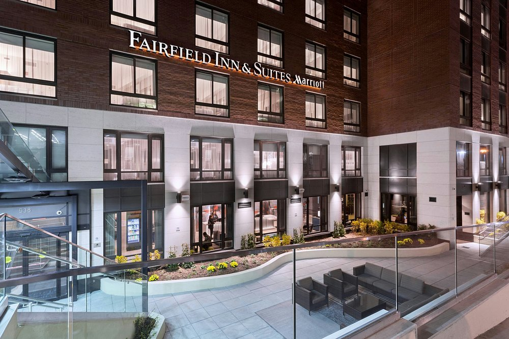 Hotel Fairfield Inn Manhattan / Holiday Inn Manhattan, New York