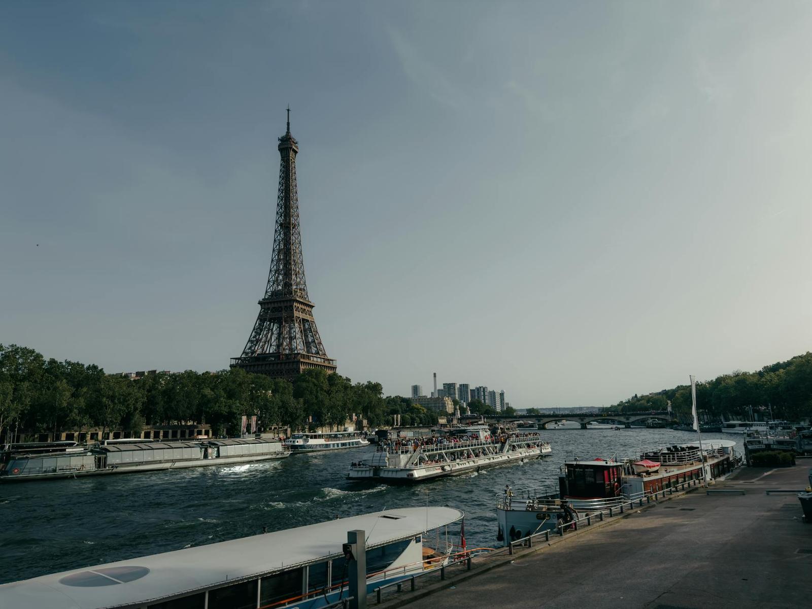 Eiffel Tower Seine Cruise — Spain