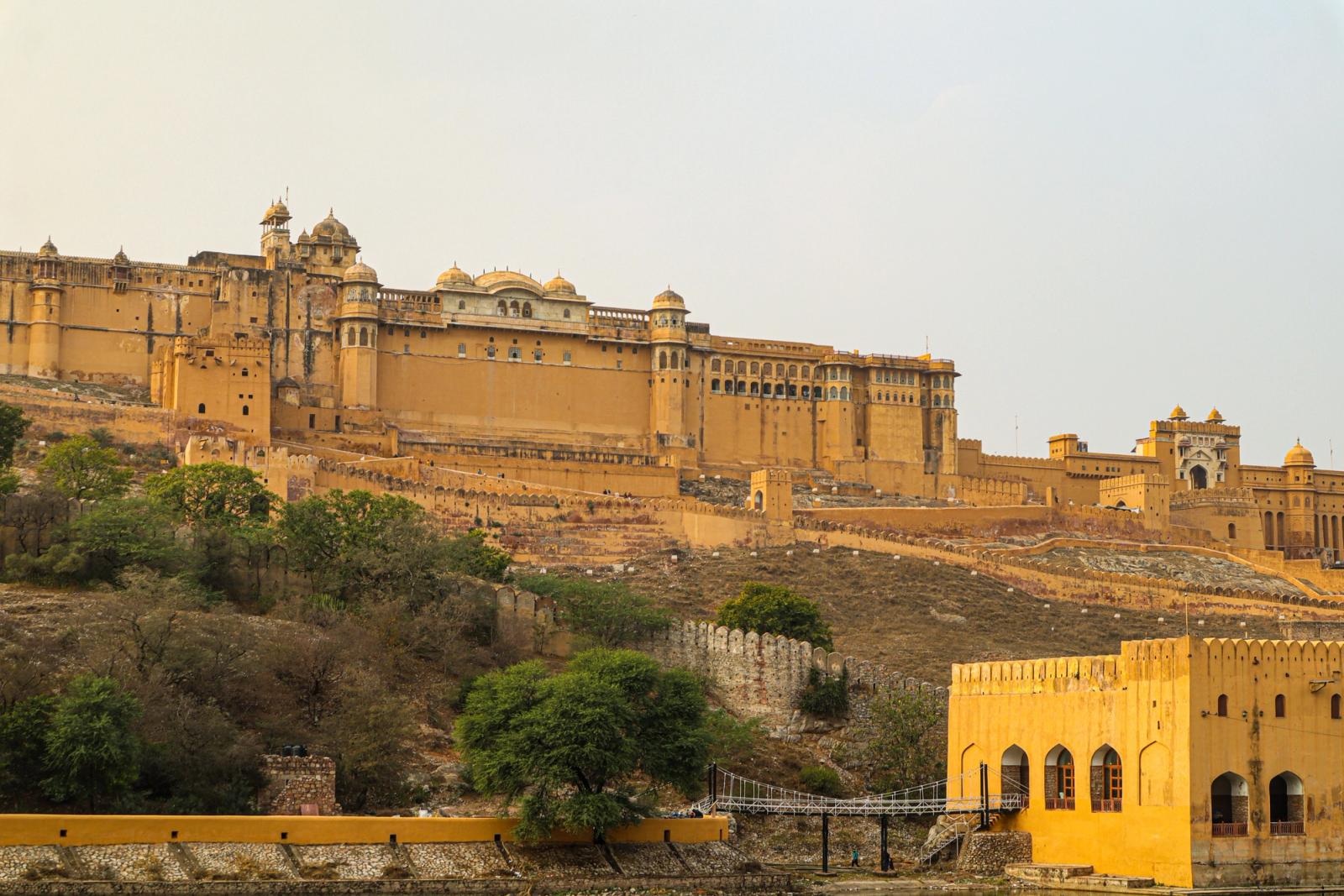 Scenic view of the Amer Fort in Jaipur, India, capturing its historic architecture in a warm daylight setting