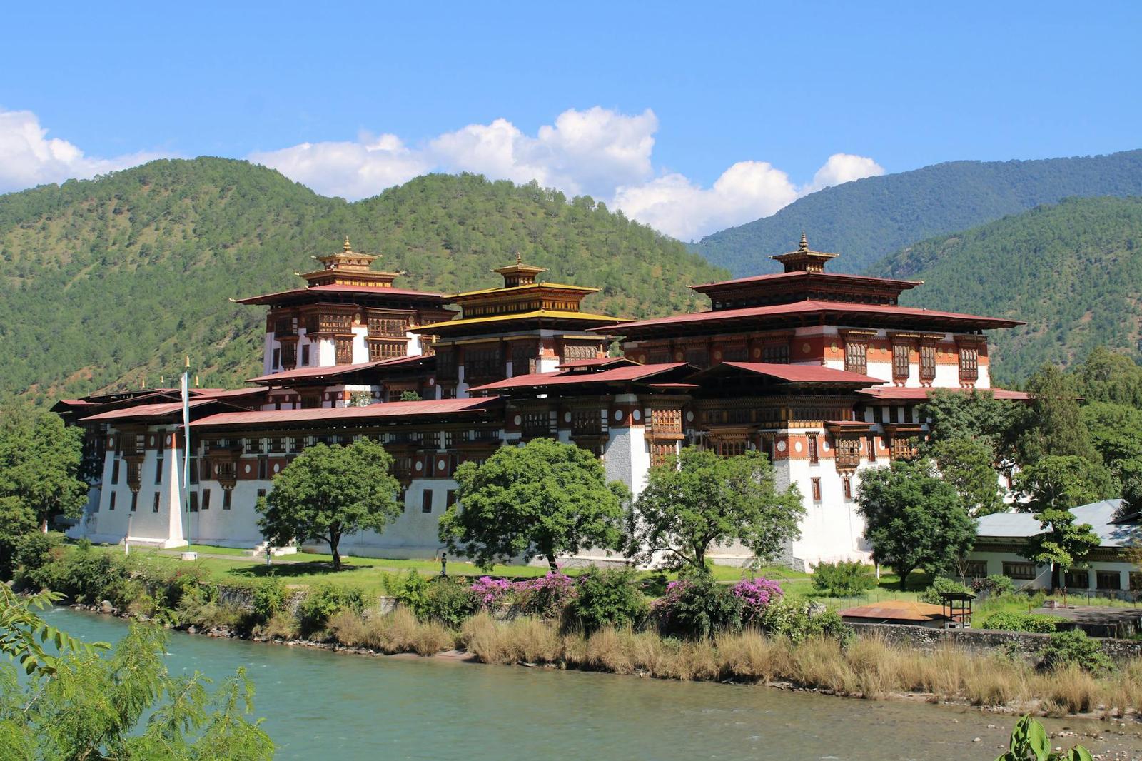 Explore the stunning beauty of Punakha Dzong with mountains and river