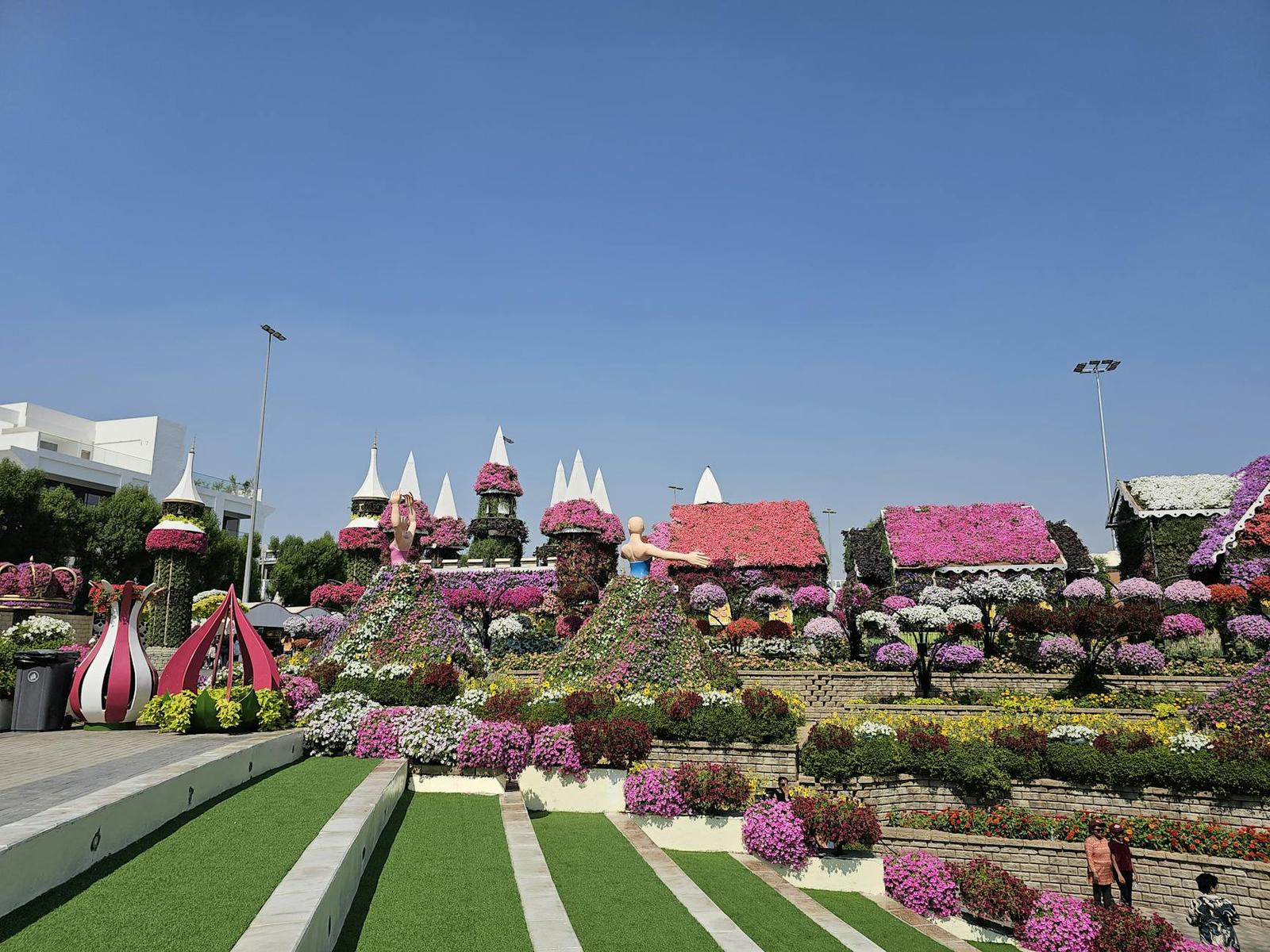 Miracle Garden, Dubai — heart-shaped flower arches