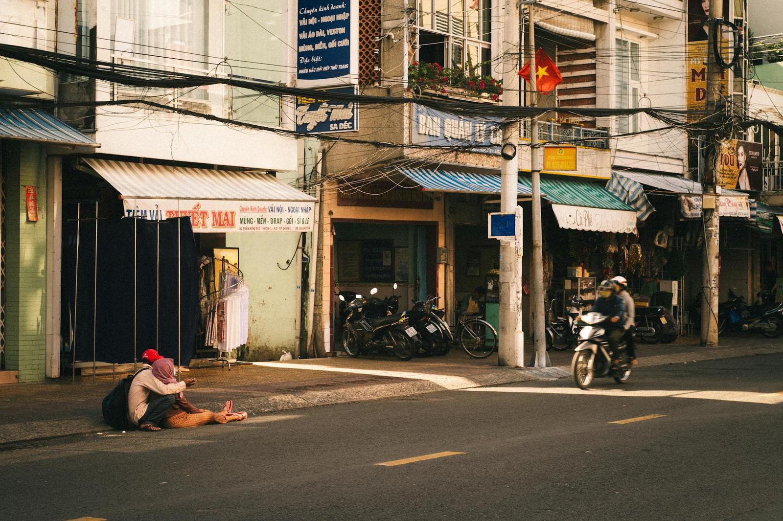 Dec on day 1, Vietnam