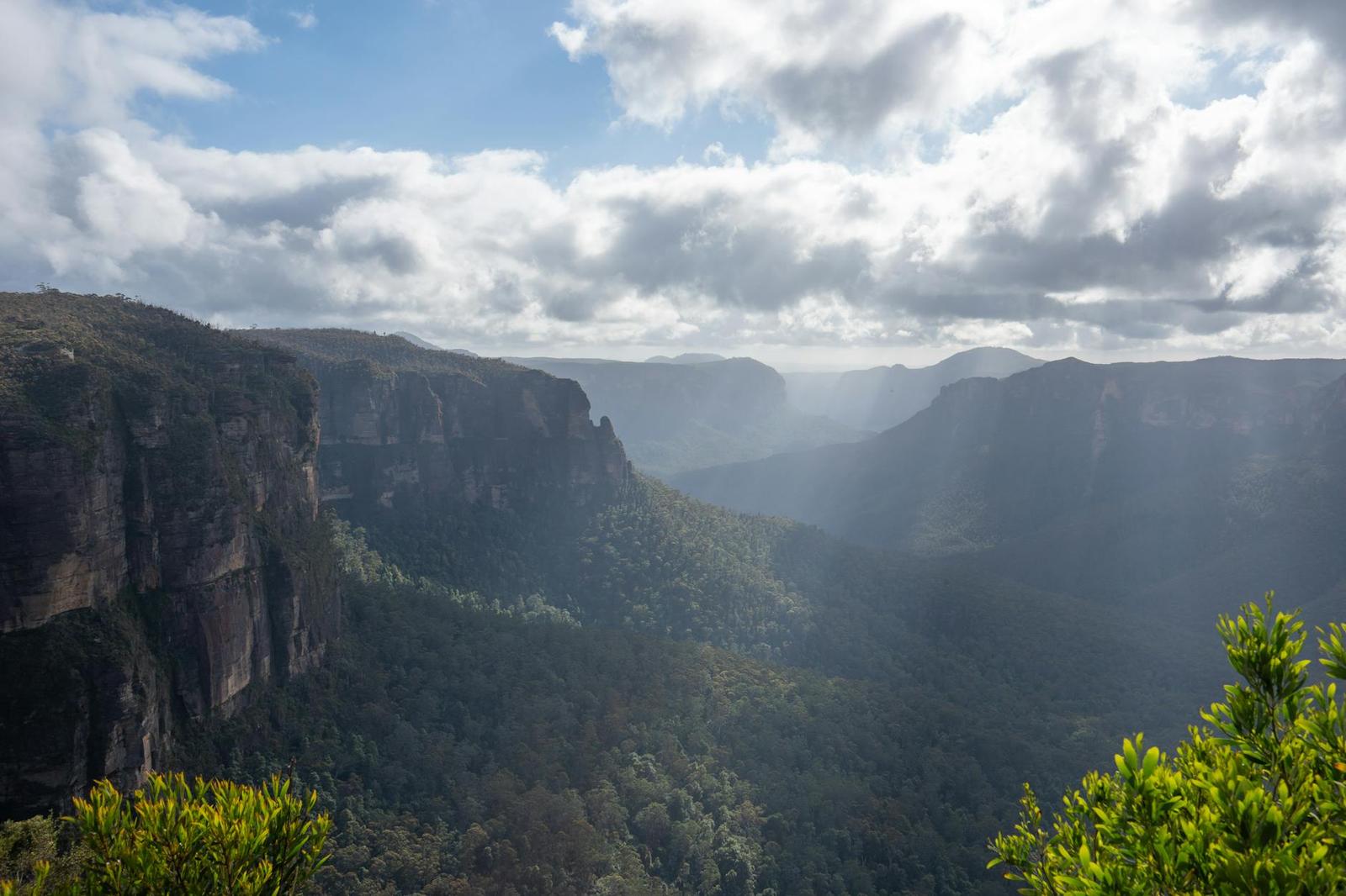 Captivating view of the Blue Mountains, New South Wales, Australia showcasing dramatic cliffs and lush greenery