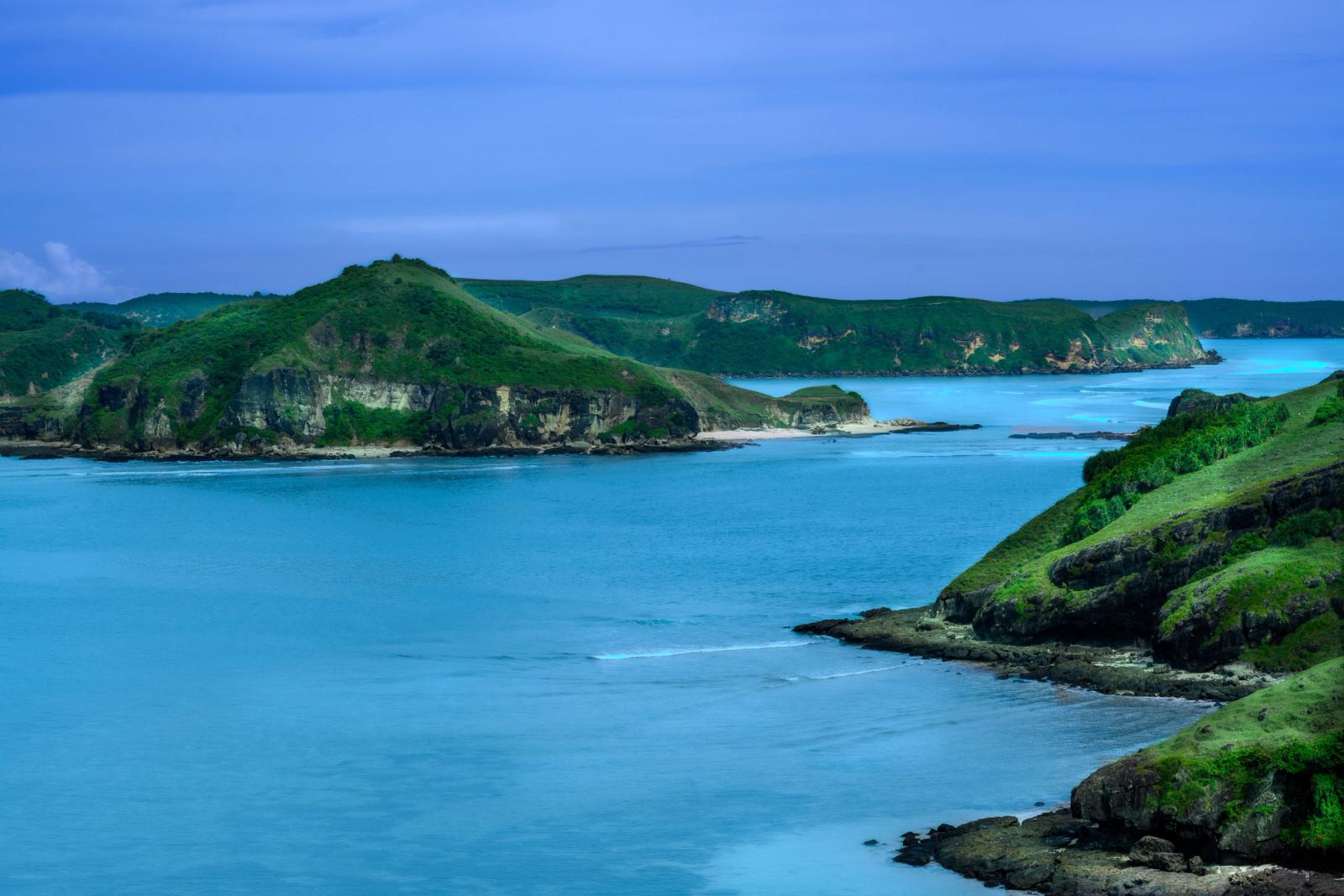 Stunning beach and turquoise waters in West Nusa Tenggara, Indonesia