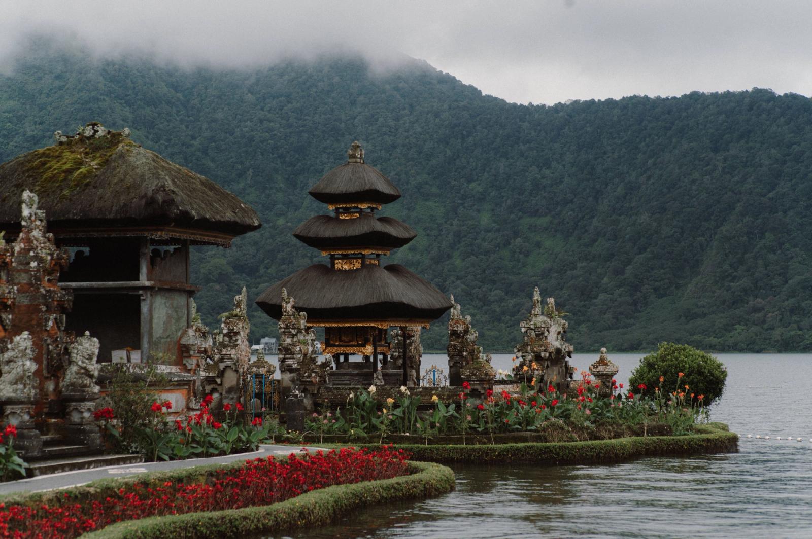 Breathtaking landscape of Ulun Danu Beratan Temple with lake and mountains in Bali