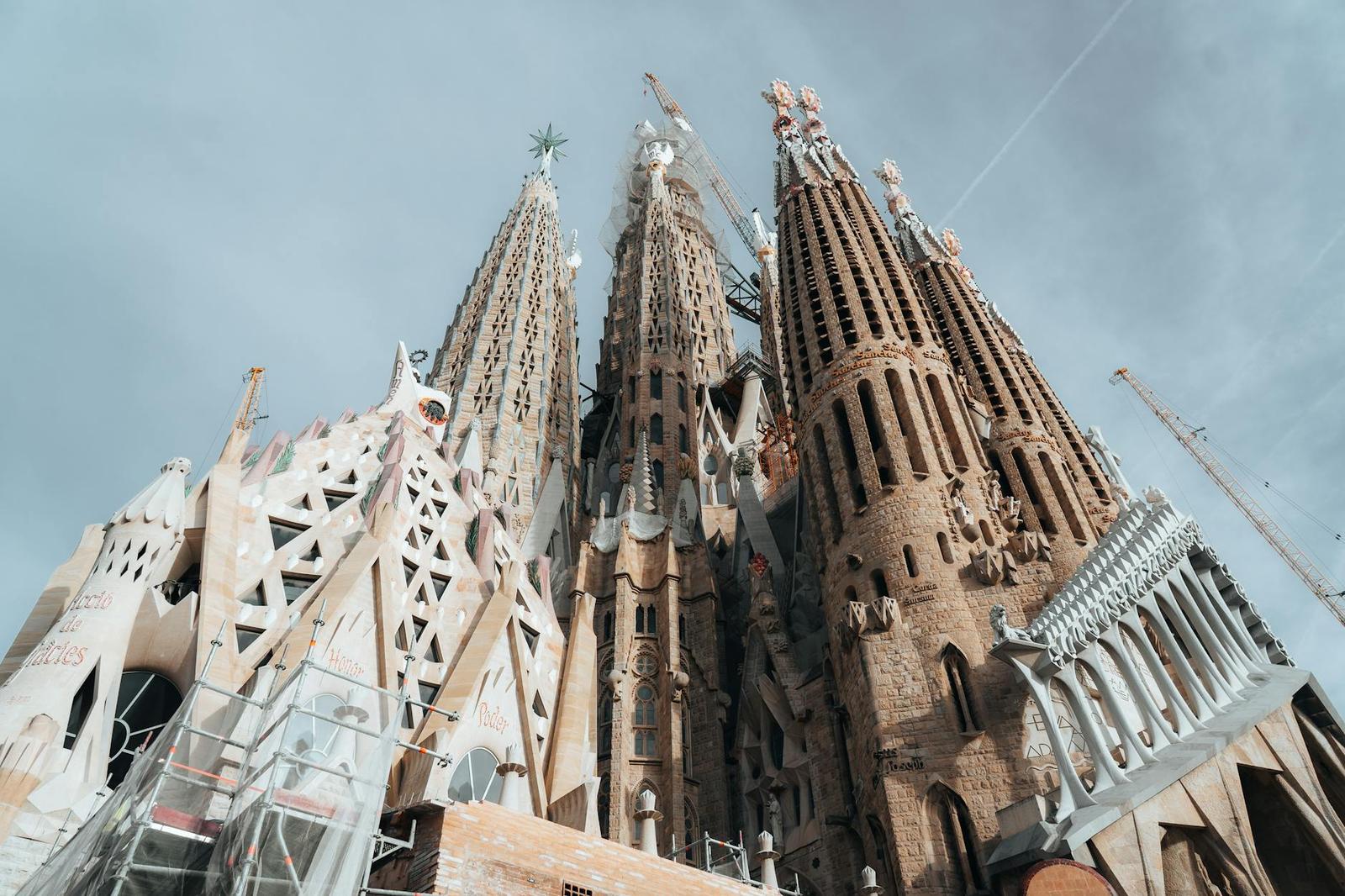 City Tour Plus Guided Sagrada Familia on day 2, Spain