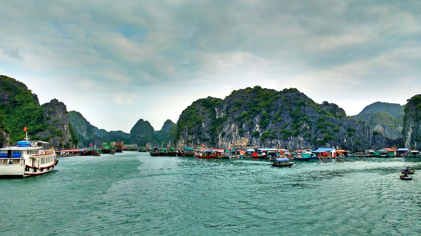 Stunning view of boats and limestone islets in Halong Bay, Vietnam