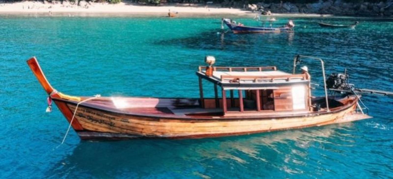 Longtail island-hopping regatta
