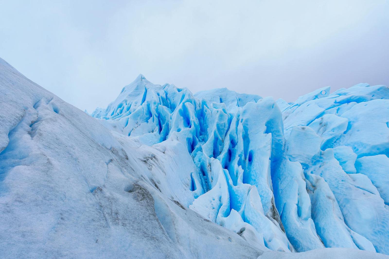 Blue ice falling — El Calafate, Argentina