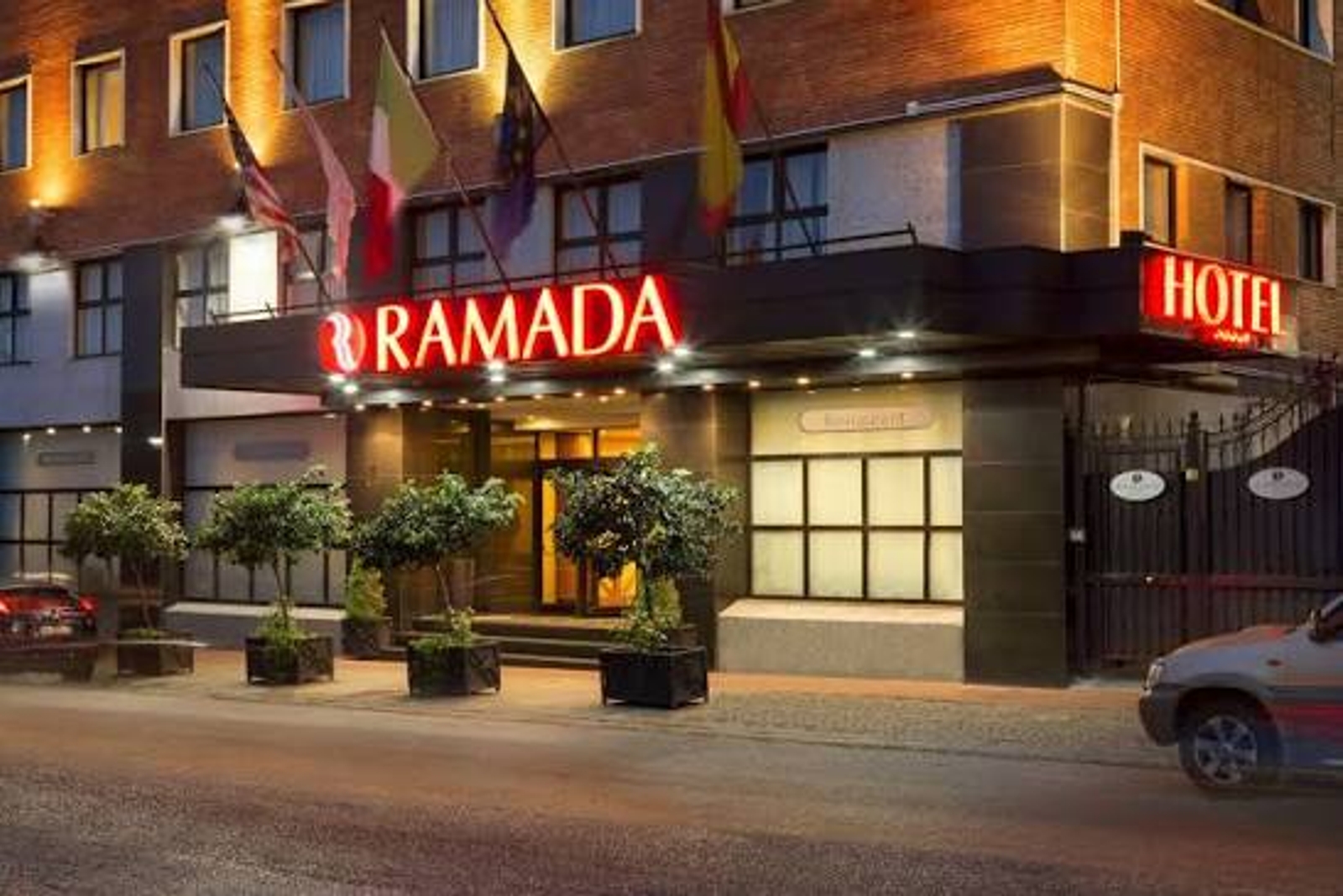 Ramada by Wyndham Naples, Naples