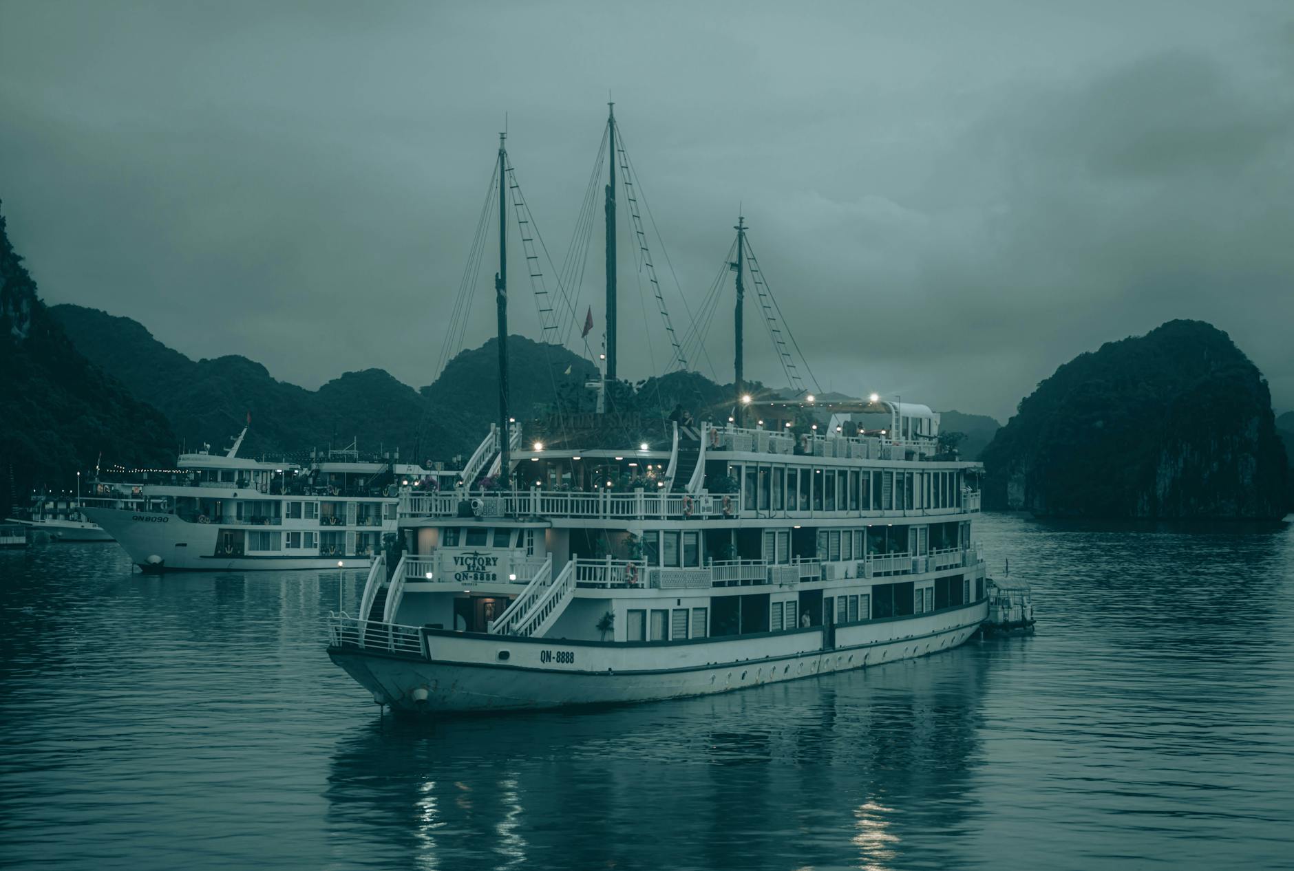 Halong Bay Overnight Cruise, Vietnam