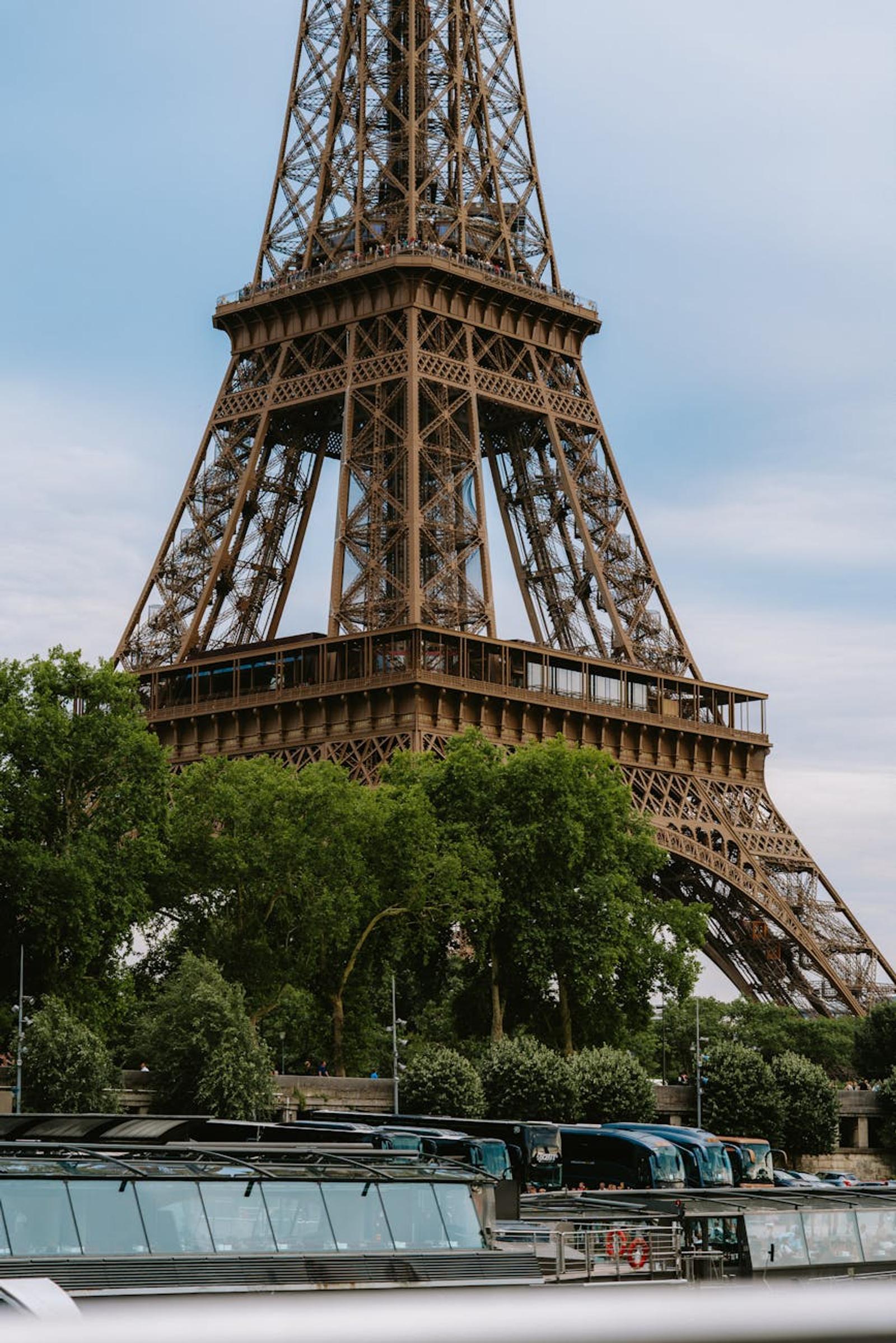 Hop Hop Off Eiffel — Switzerland