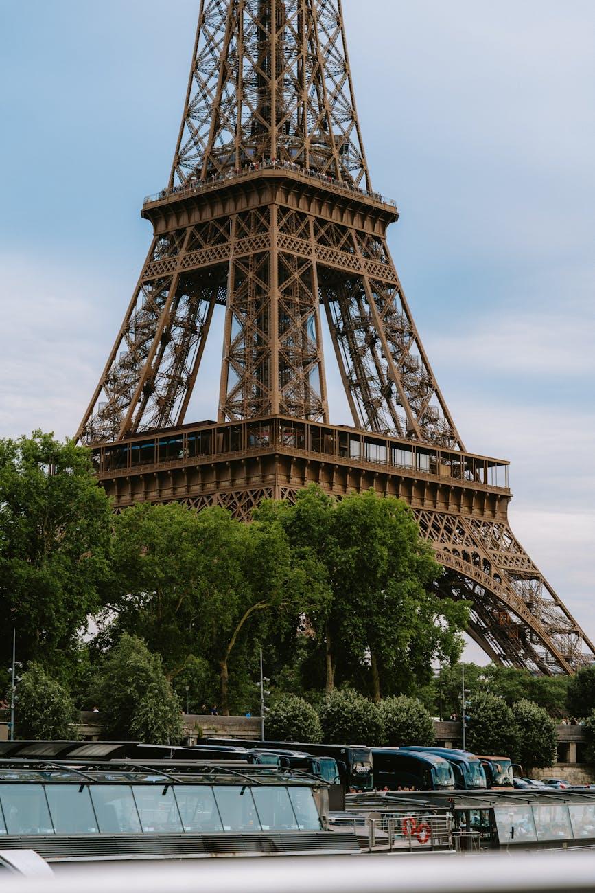 Hop Hop Off Eiffel — Switzerland