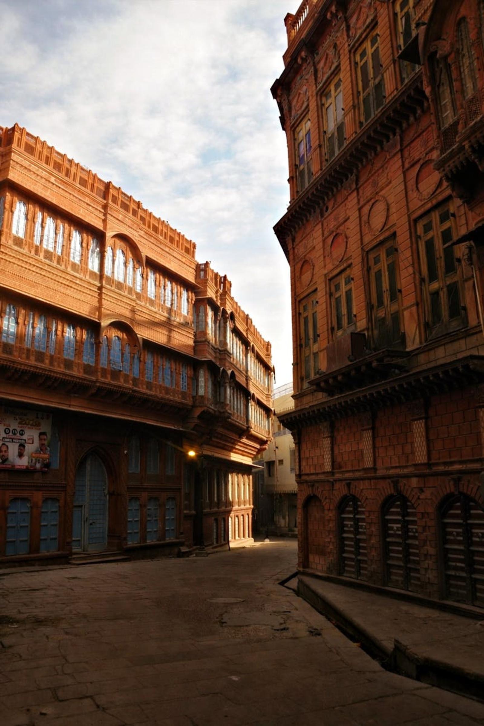 Explore the intricate Rajasthani architecture of Bikaner's historic streetscape