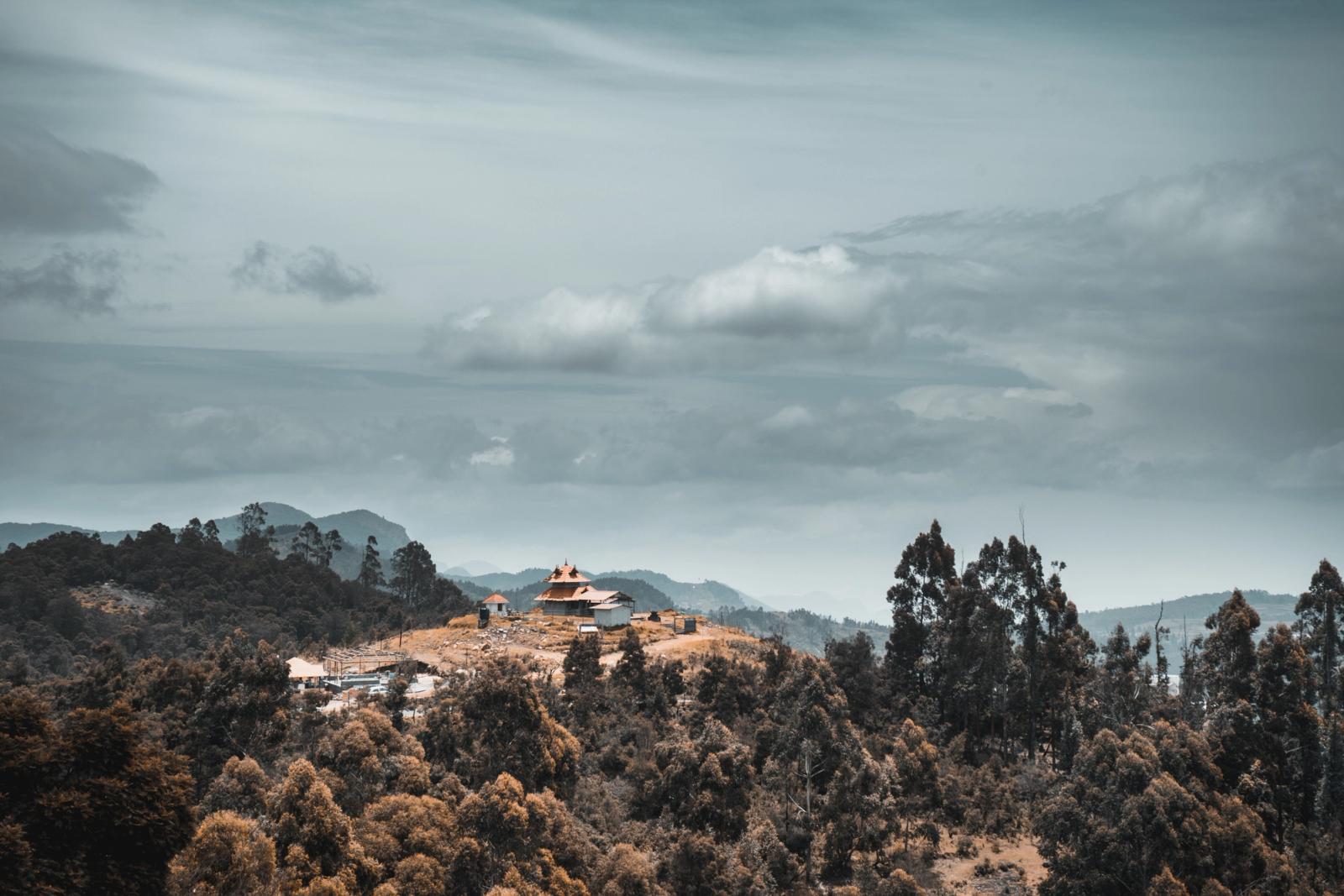Breathtaking view of lush forests and hills in Kodaikanal under a cloudy sky
