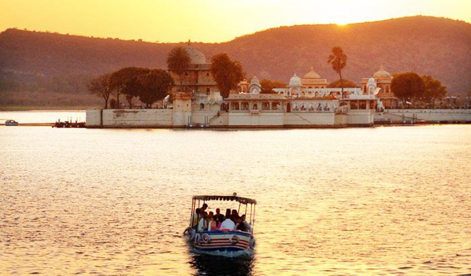 Sunset cruise on Lake Pichola