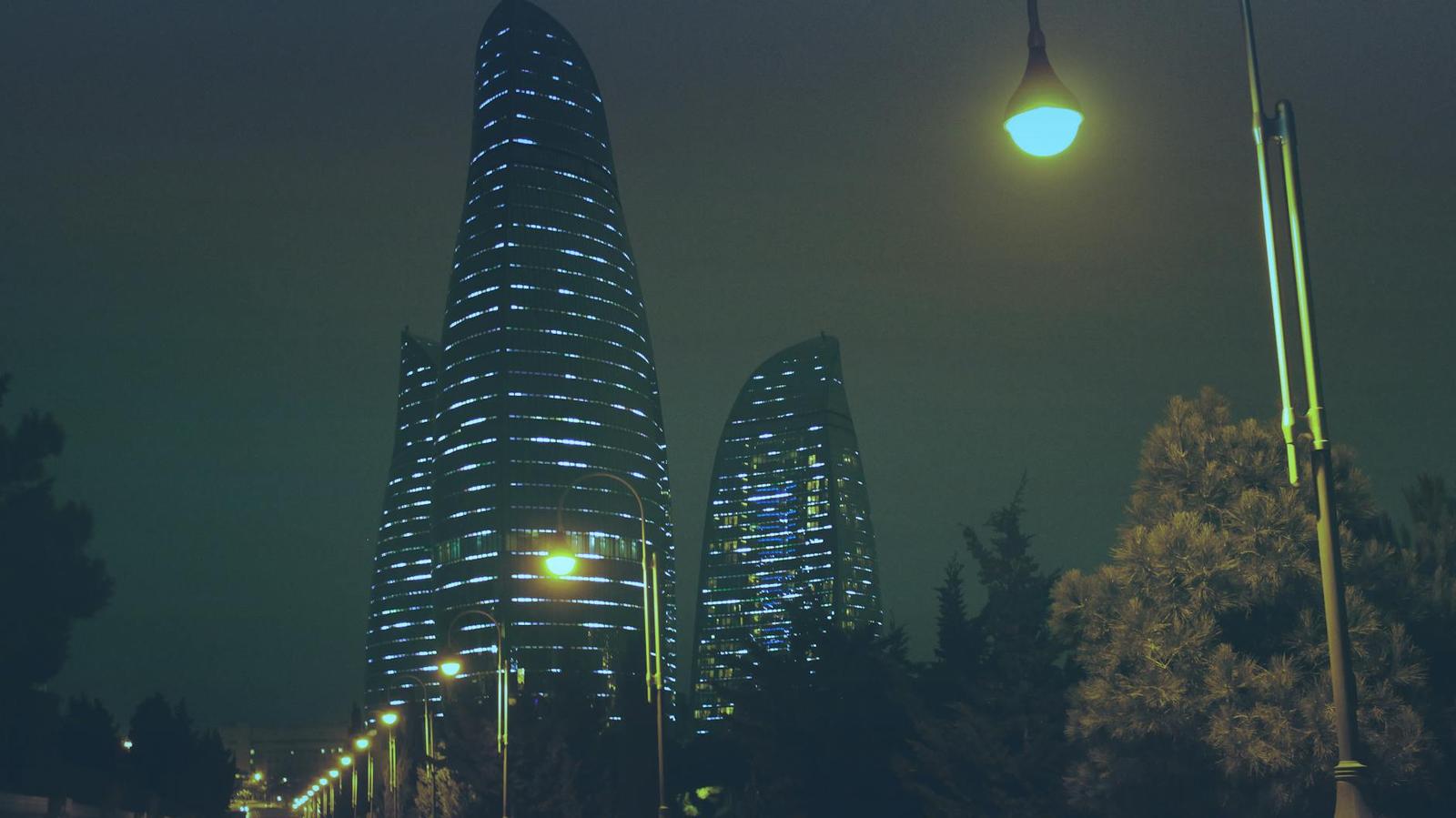 FLAMES + BAKU CITY TOUR architecture at night