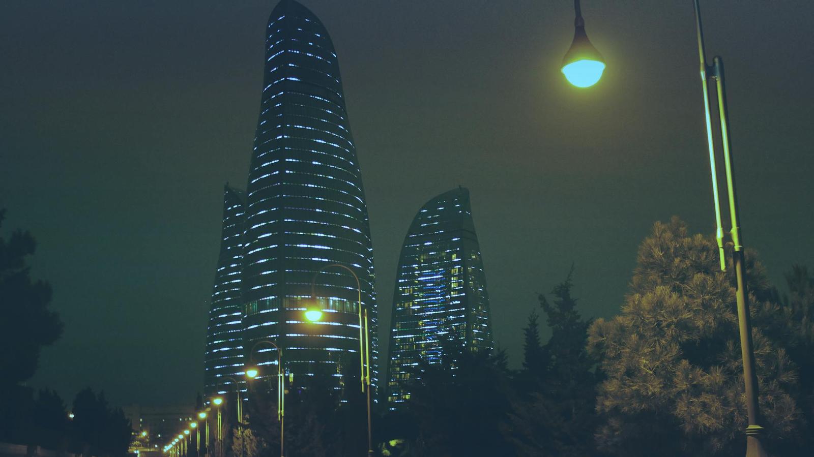 FLAMES + BAKU CITY TOUR architecture at night