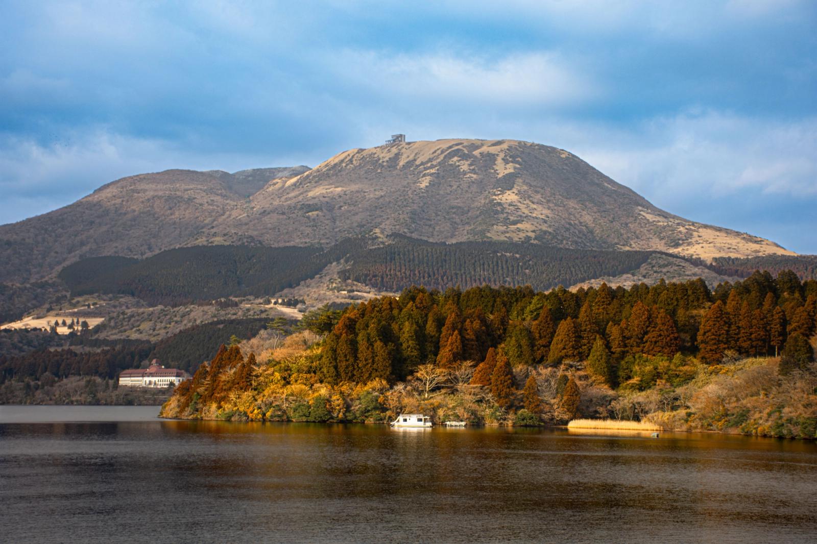 Stunning view of Lake Ashi with Mount Hakone in the backdrop, Japan
