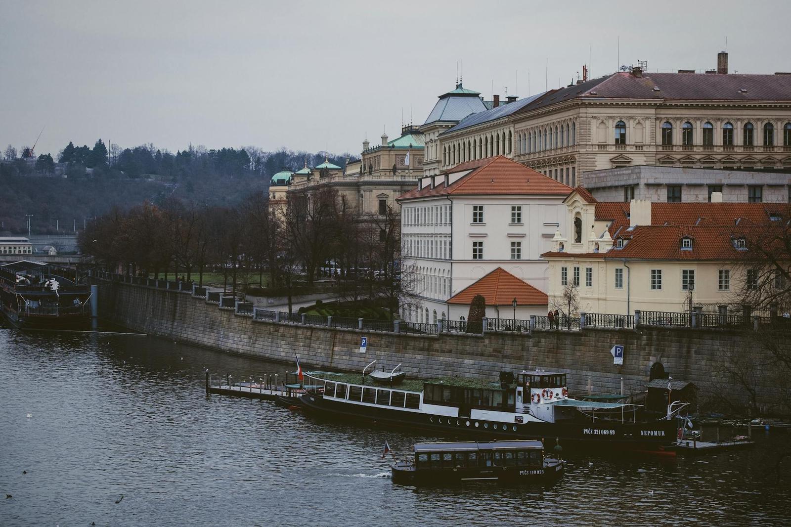 town inside river — Prague, Czechia