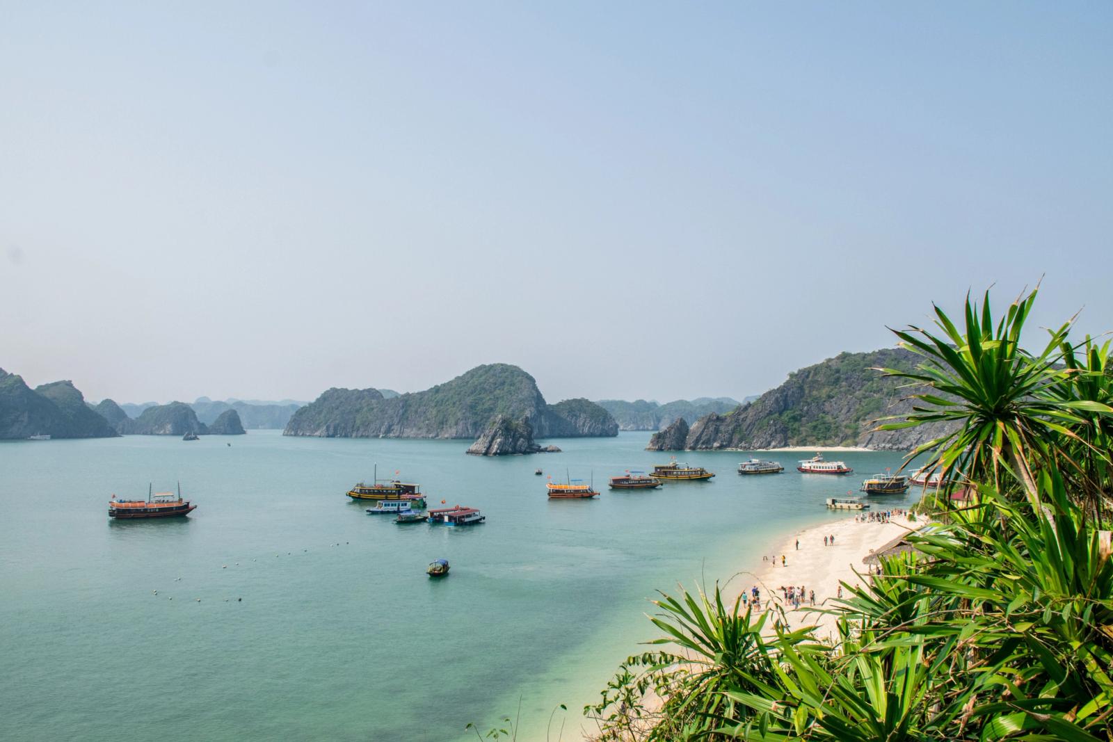 A breathtaking view of boats and islands in Quảng Ninh, Vietnam, showcasing serene natural beauty