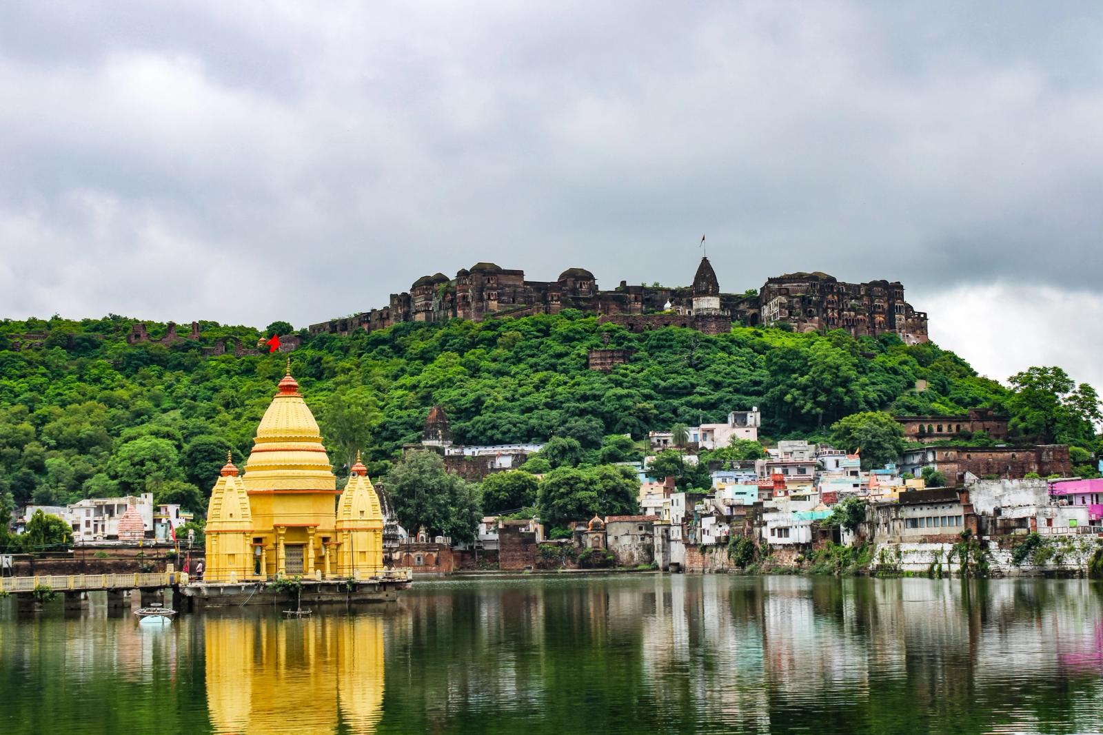 Picturesque scenery of Jal Mandir temple reflecting in the lake in Narsinghgarh, India