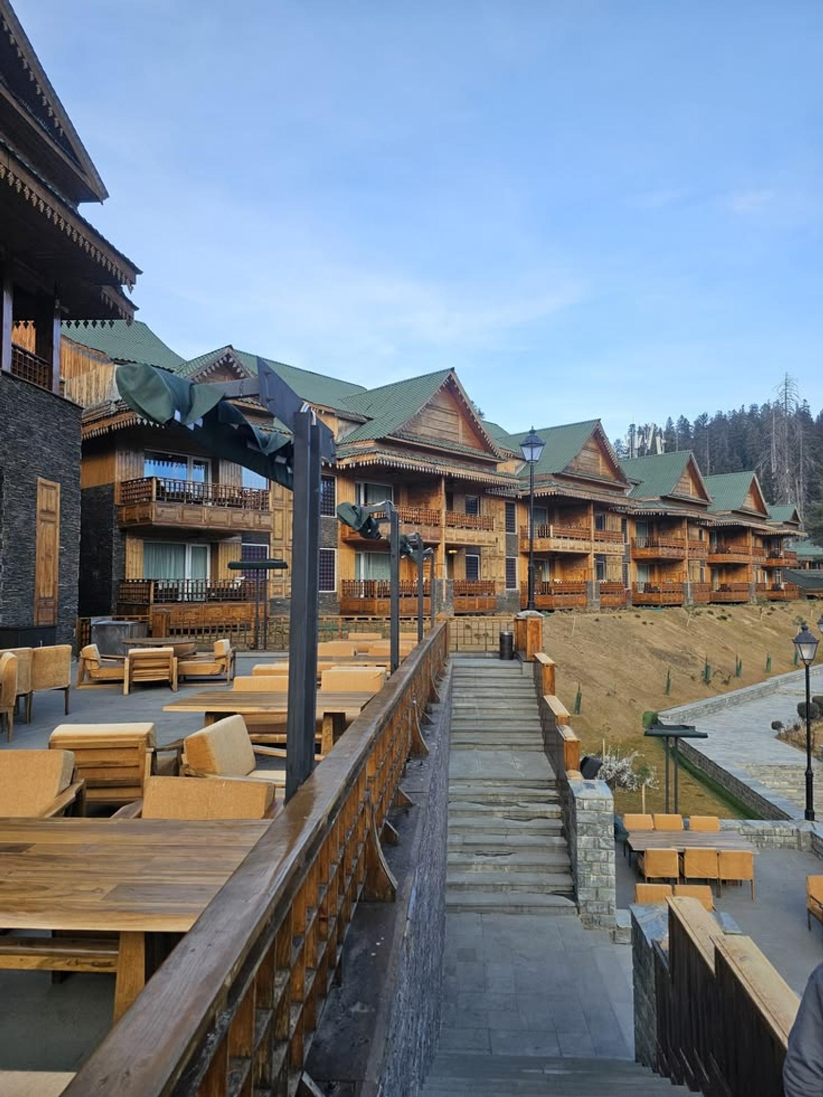 Zahgeer Continental, Gulmarg