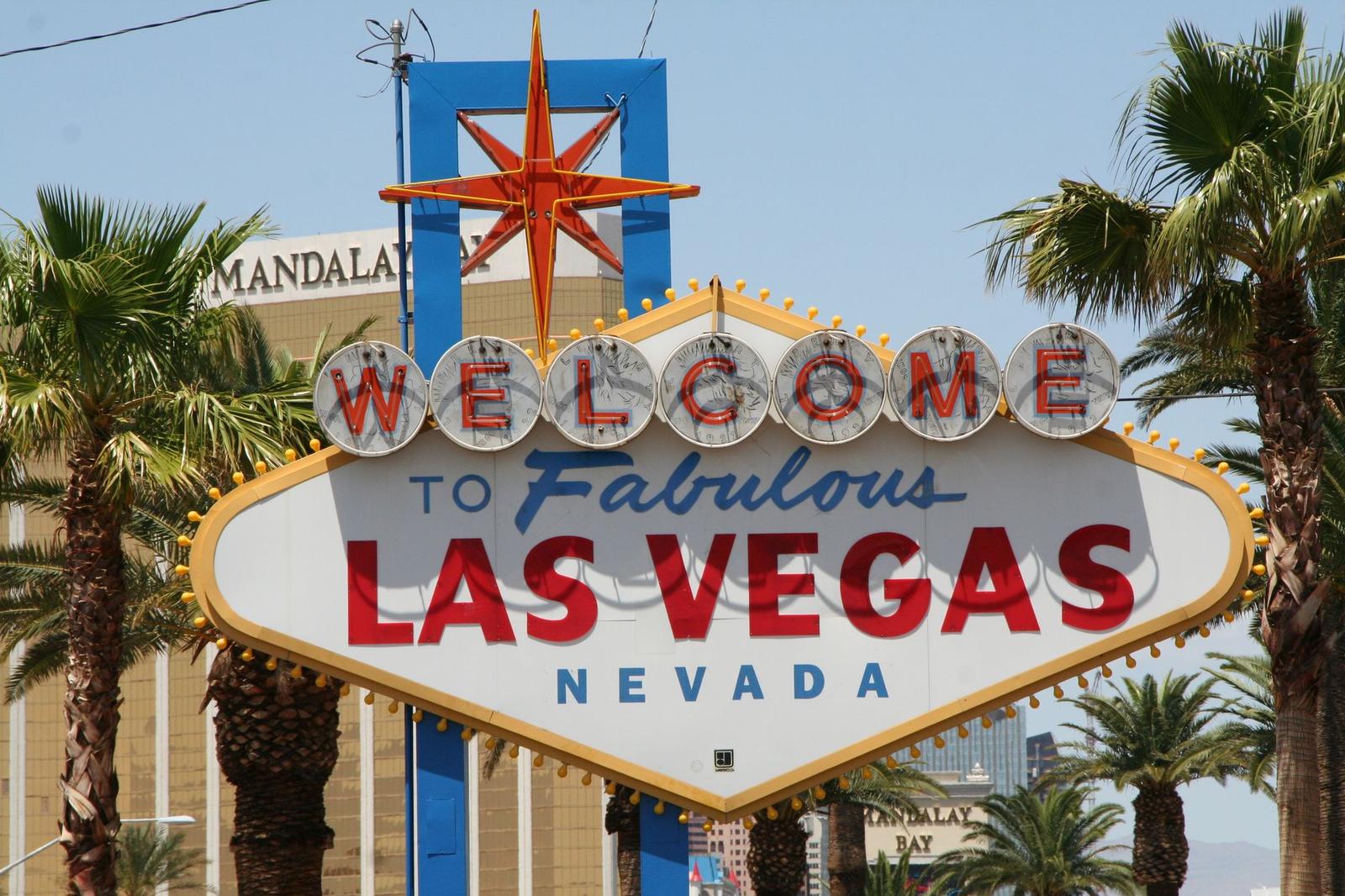 Welcome to Las Vegas sign flanked by palm trees