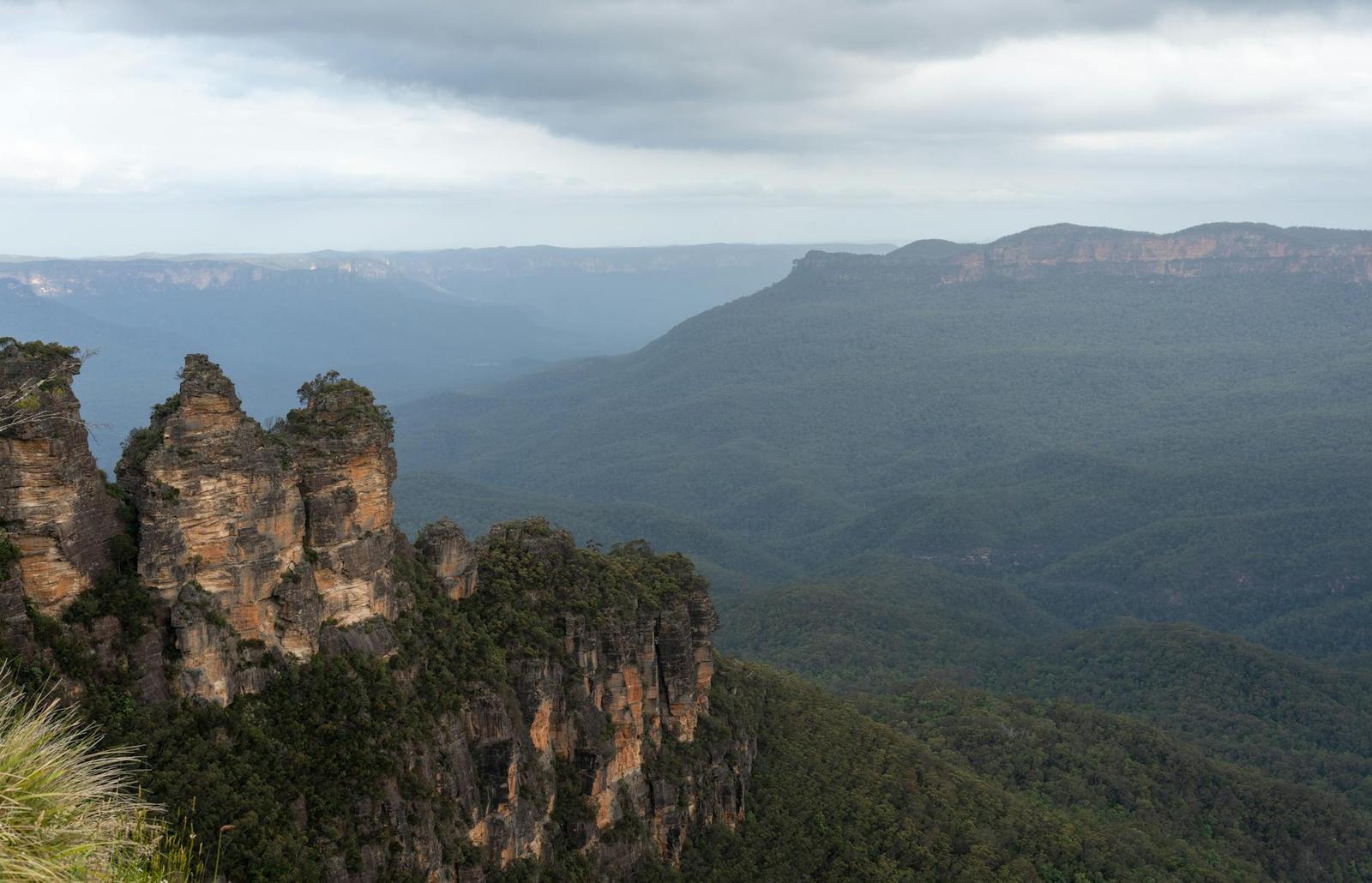 Panoramic view of the iconic Three Sisters rock formation in Blue Mountains, New South Wales, Australia