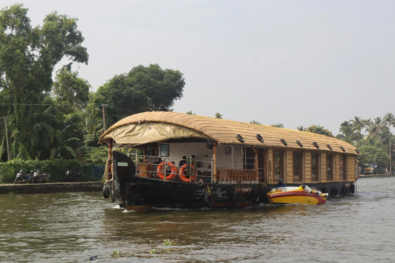 A houseboat with a thatched roof on Punnamada Lake, Alleppey