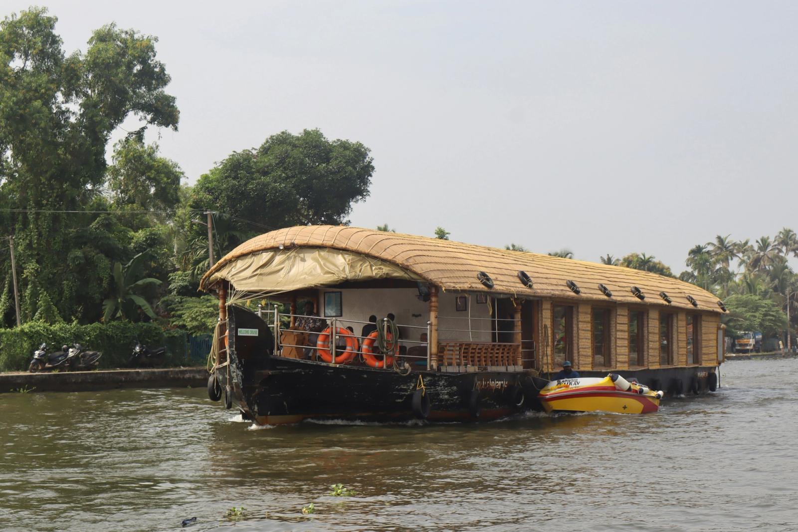 A houseboat with a thatched roof on Punnamada Lake, Alleppey