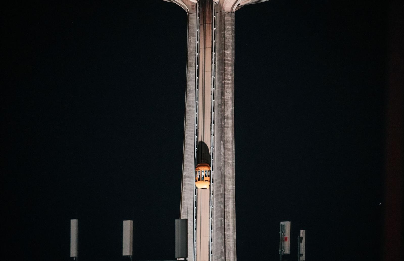 NIAGARA FALLS architecture at night