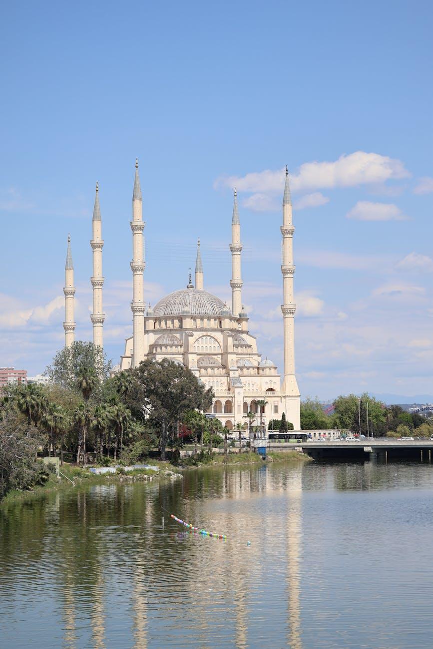Beautiful view of Sabancı Mosque by the water in Adana, Turkey