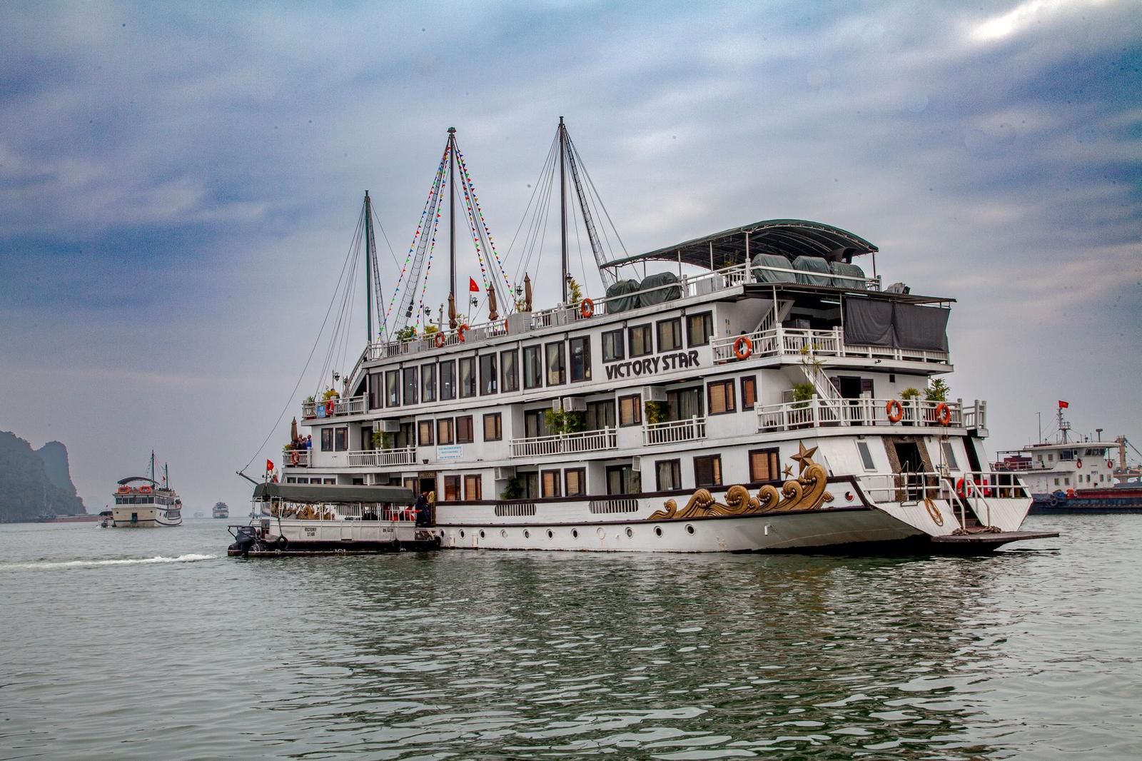 Halong Cruise, Vietnam