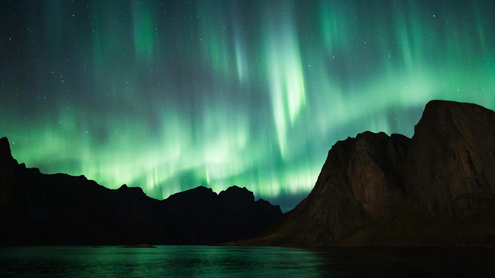 Northern lights, kp 4, finally, Vik, Iceland