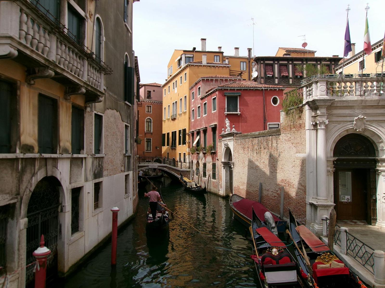 Pisa & Venice Gondola, Spain + France + Italy