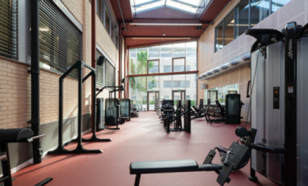 Oversiktsbilde i treningssenteret i Sundebygget. 