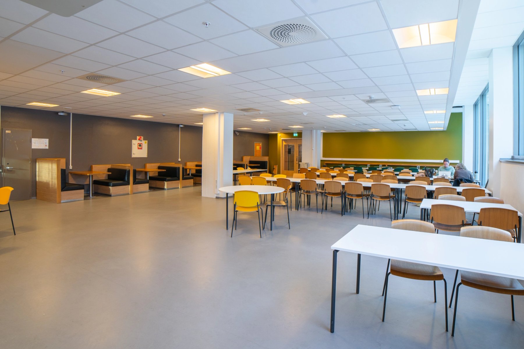 Møterom Enga, Kafé Kalvskinnet har kapasitet på 100 personer