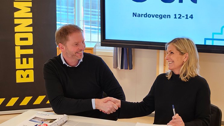 Kontraktsignering Nardovegen mellom Sit og Betonmast