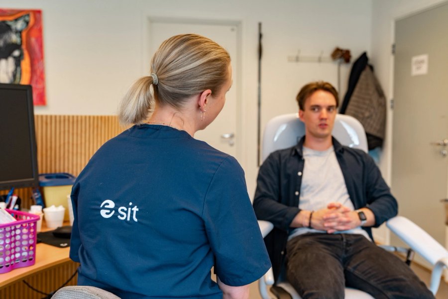 Image of a male student talking with a healthcare professional at Sit’s Sexual Health Clinic.