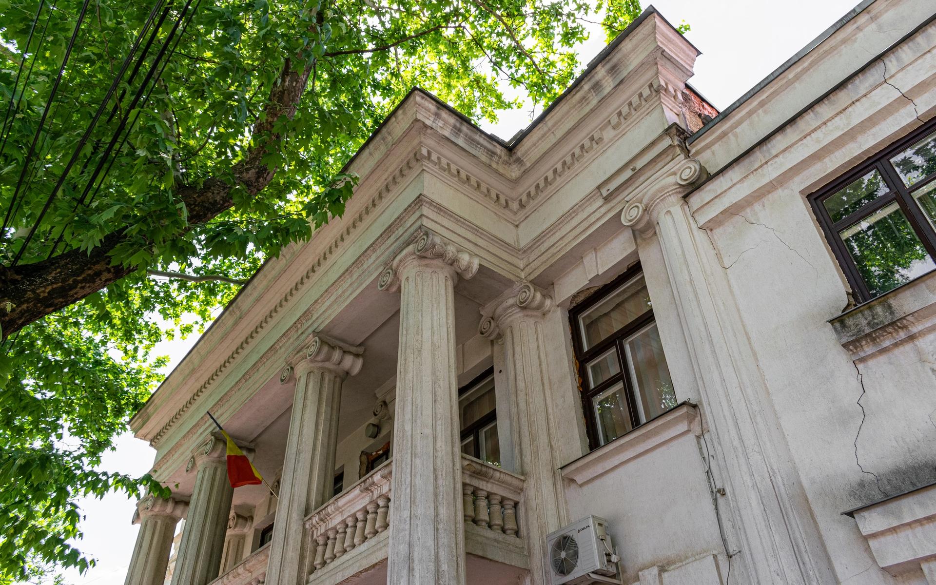 A photograph of the colonnaded entrance to the Orhei courts building in Orhei, Moldova