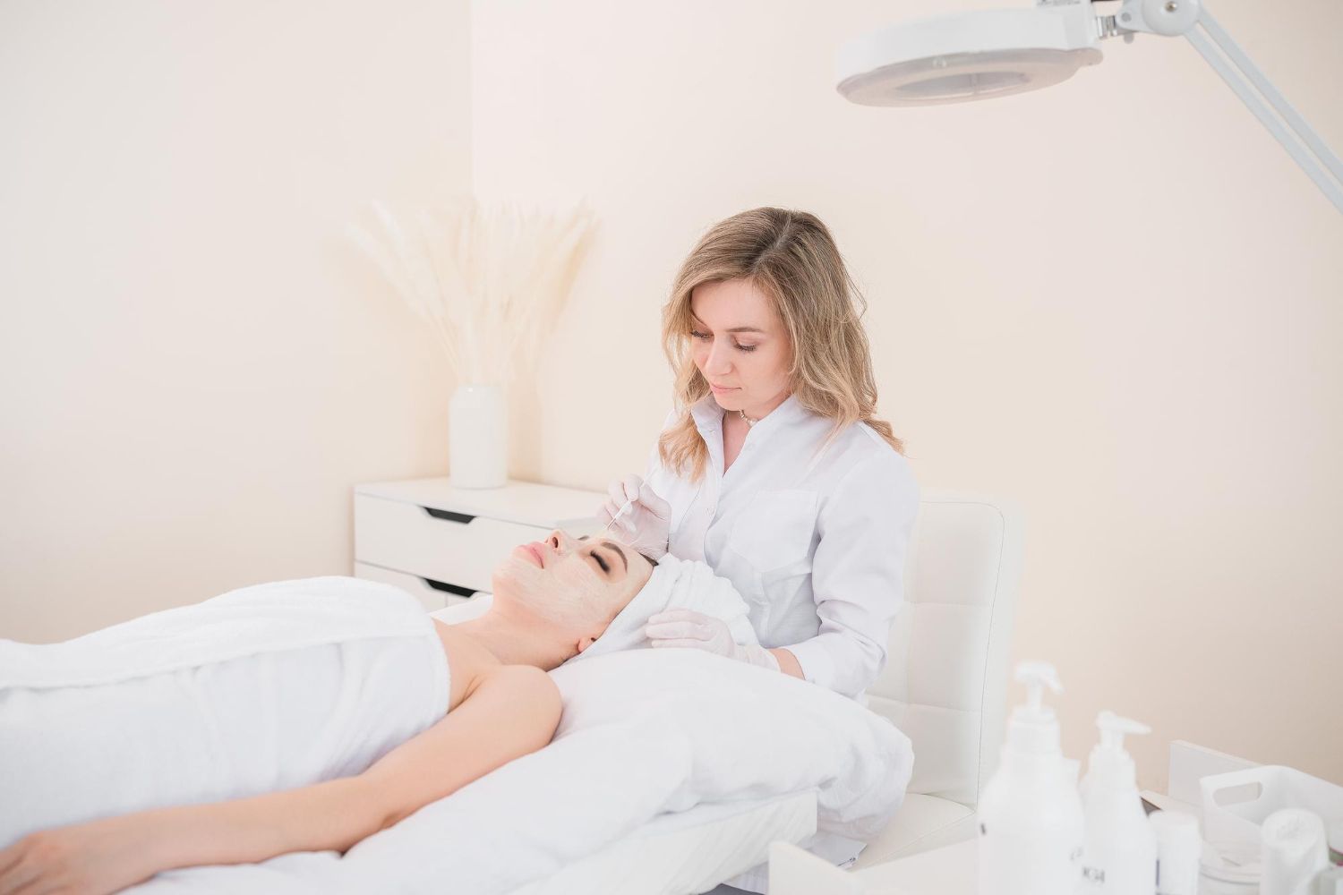 ชุติมา อัศนีรดากร Chutima Atsaniradakorn Edencolors